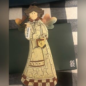Wood angel- beautiful condition